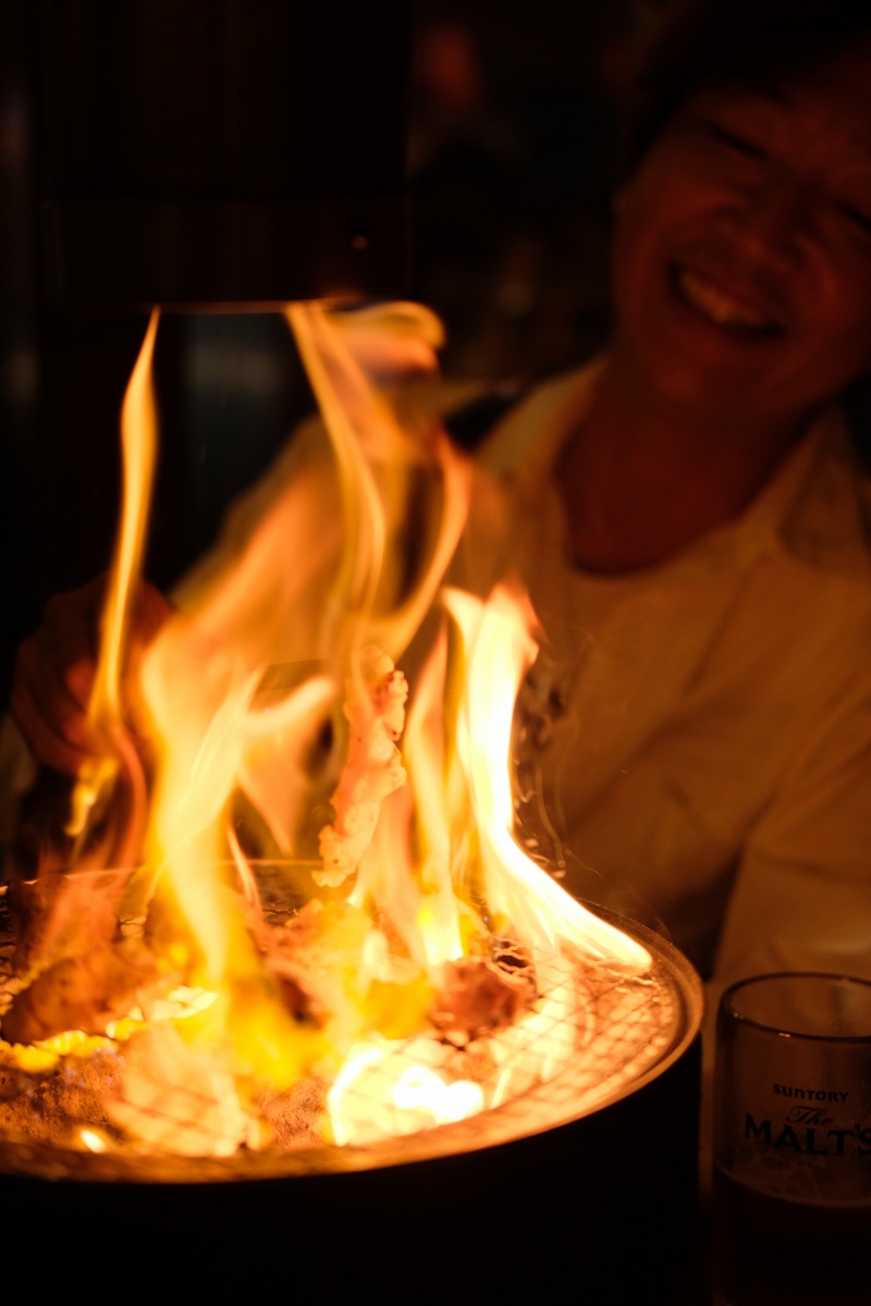 家具職人の社長と真夜中の焼肉で現場について熱く燃える！